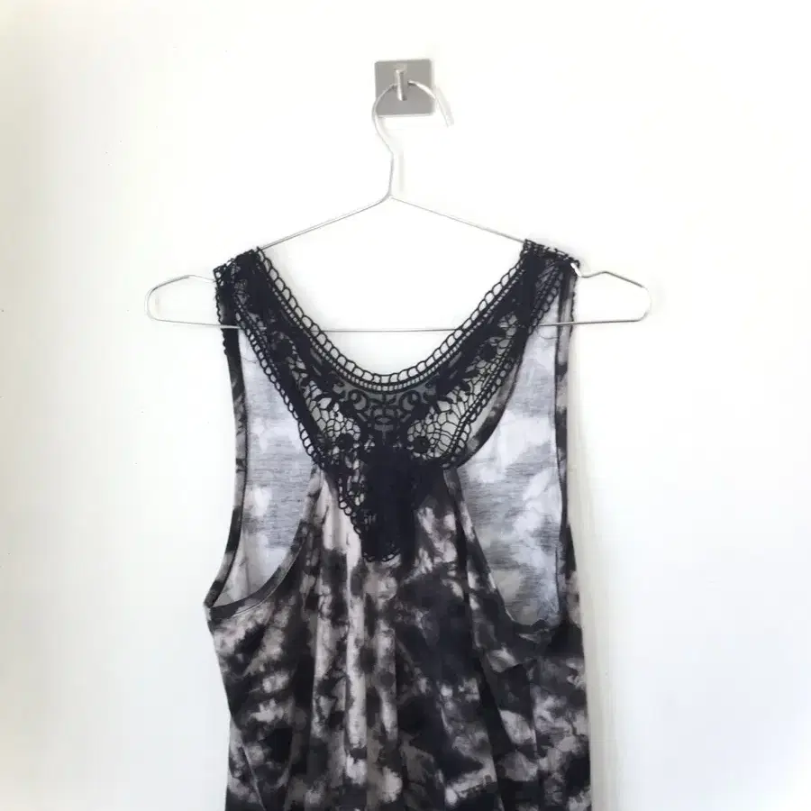 Grunge tie die Sleeveless 그런지 락시크 슬리브리스