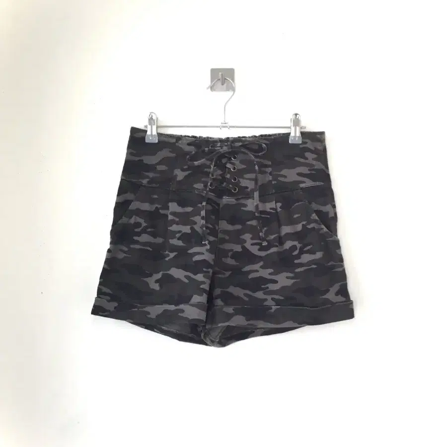 Camouflage Eyelets Pants 카모 아일렛 오네갸루 반바지