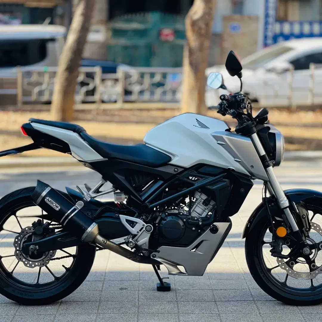 혼다 CB125R 2018년식 애로우머플러 차량 판매합니다.