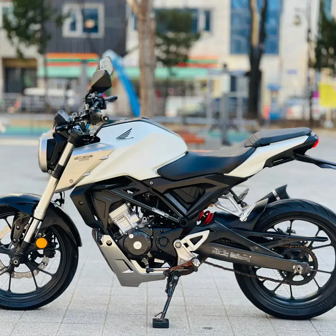 혼다 CB125R 2018년식 애로우머플러 차량 판매합니다.