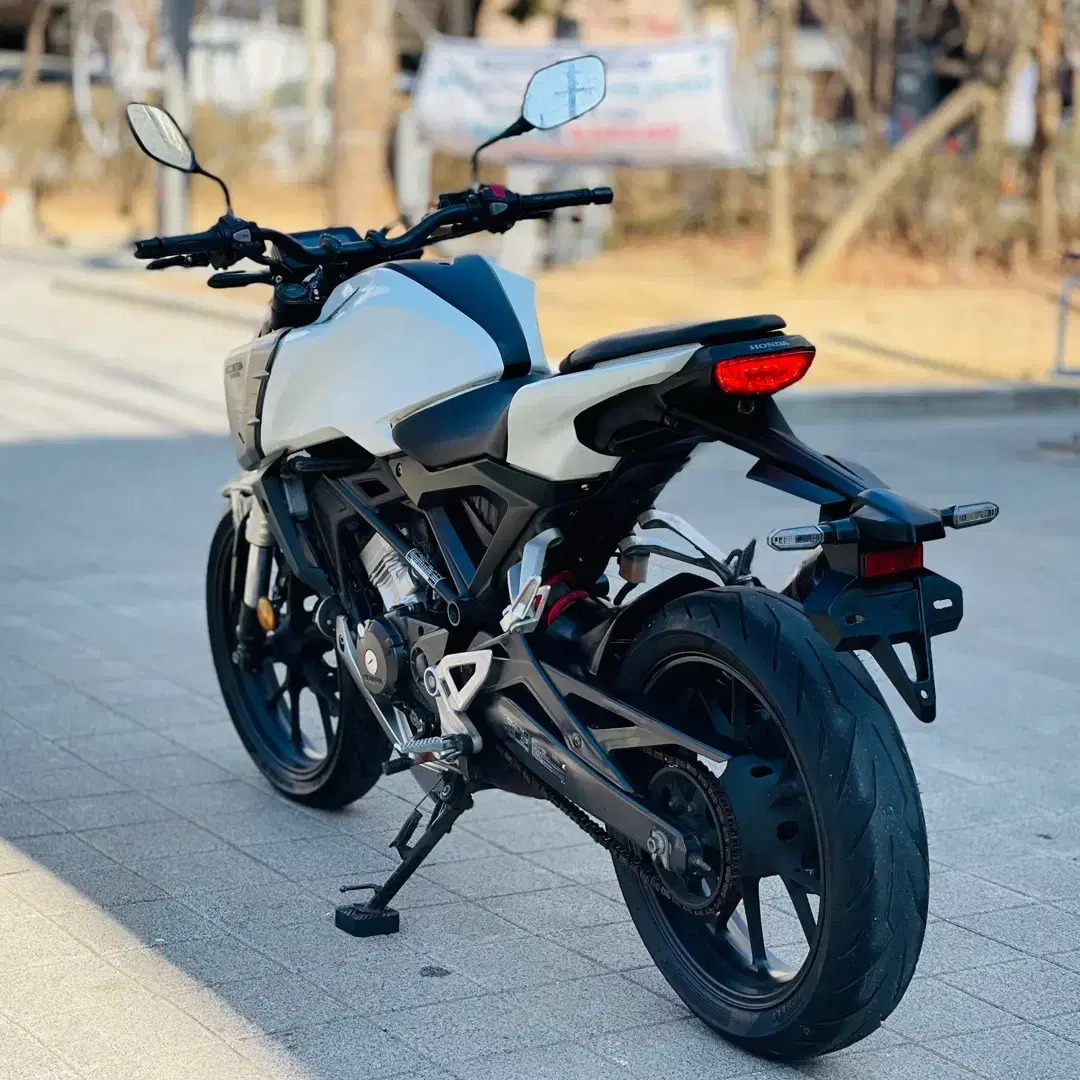 혼다 CB125R 2018년식 애로우머플러 차량 판매합니다.