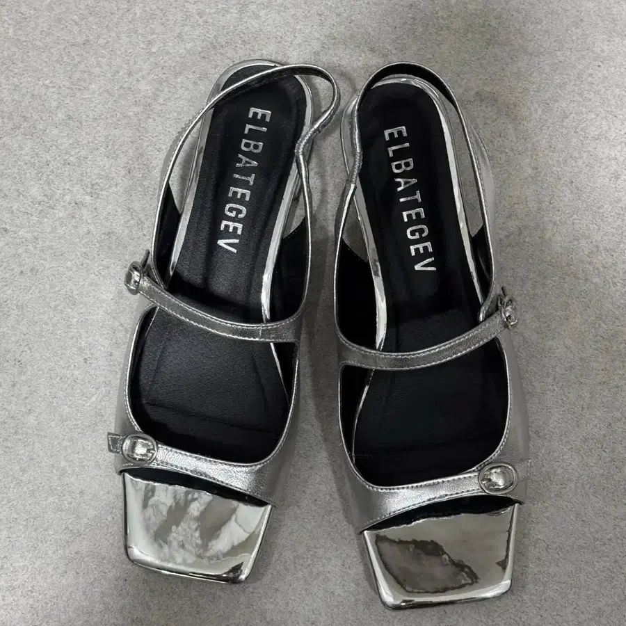 엘바테게브 clueless sandal