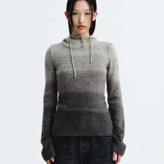 마뗑킴 STRING HOODY GRADATION KNIT TOP IN B