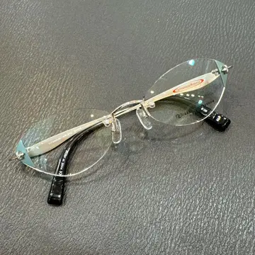 자유를 위한 노동자 안경테