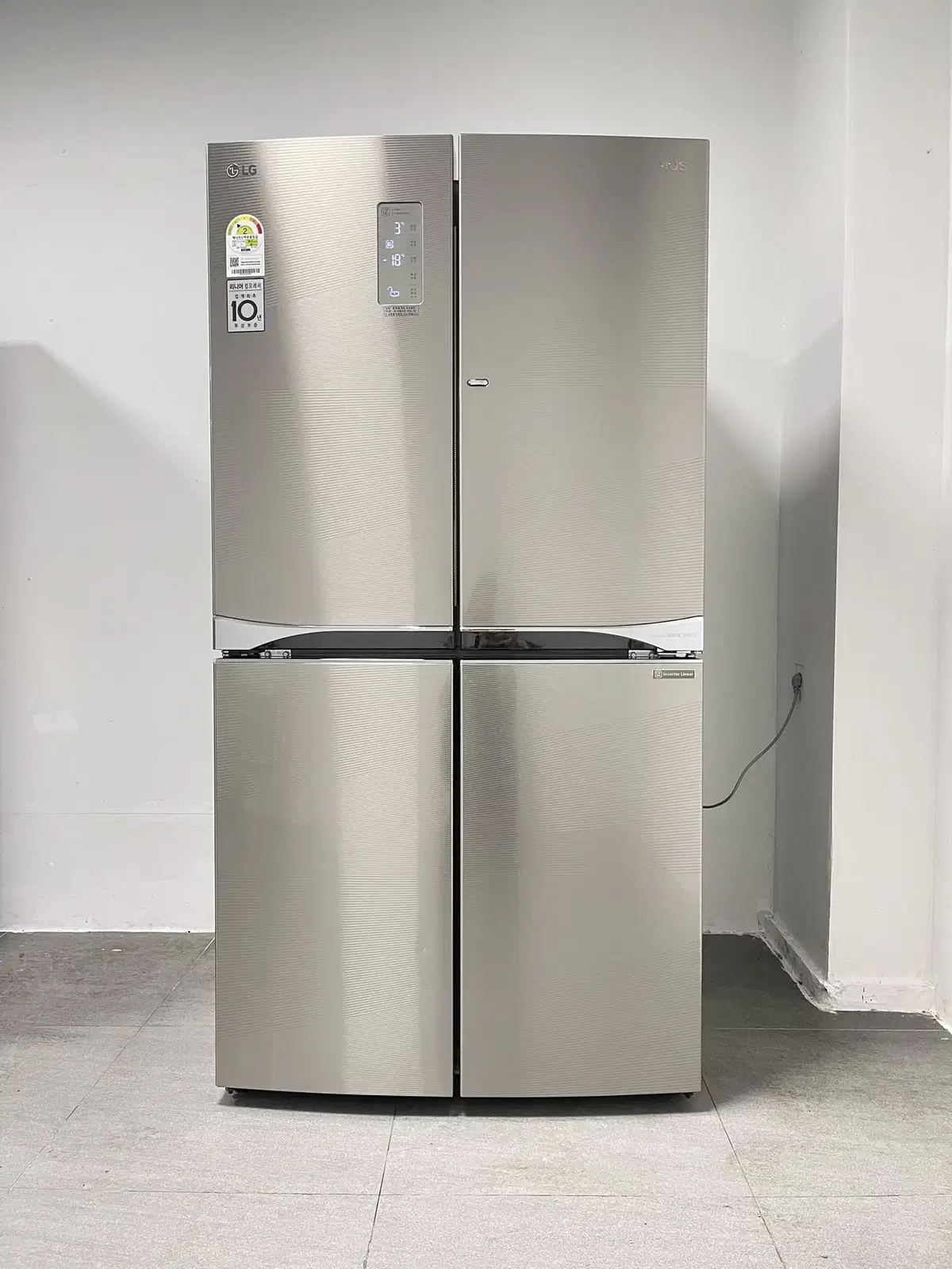 Item No. 139 LG Large-capacity 910-liter 4-door used refrigerator in excellent condition Metal Free