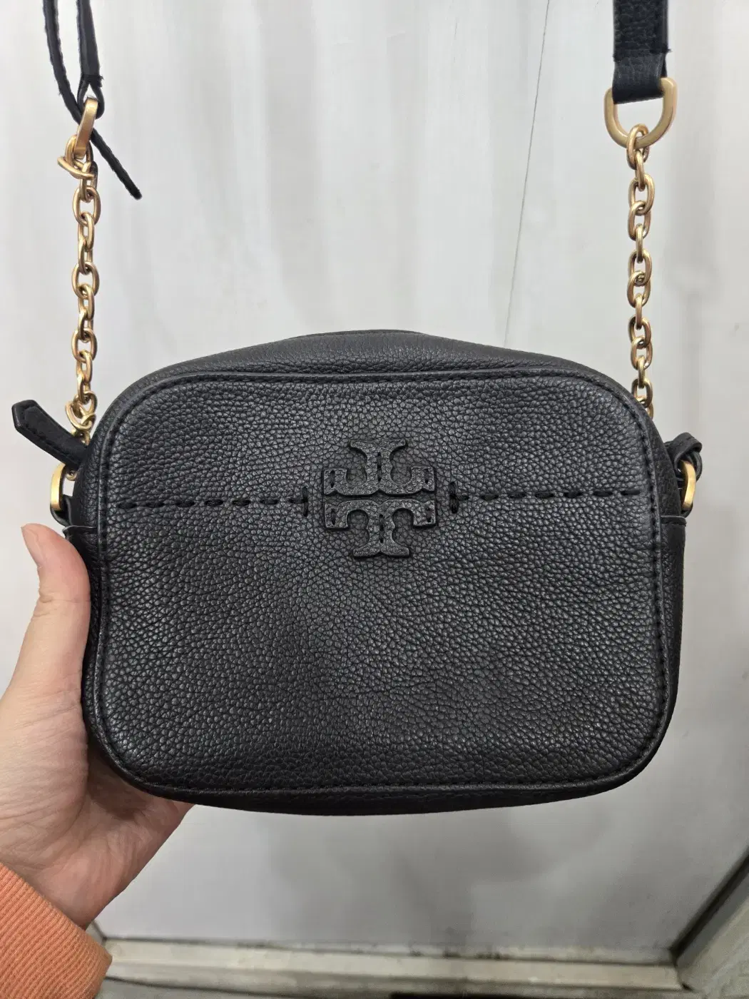 TORYBURCH 토리버치 여성 크로스백! 올 블랙 색상!