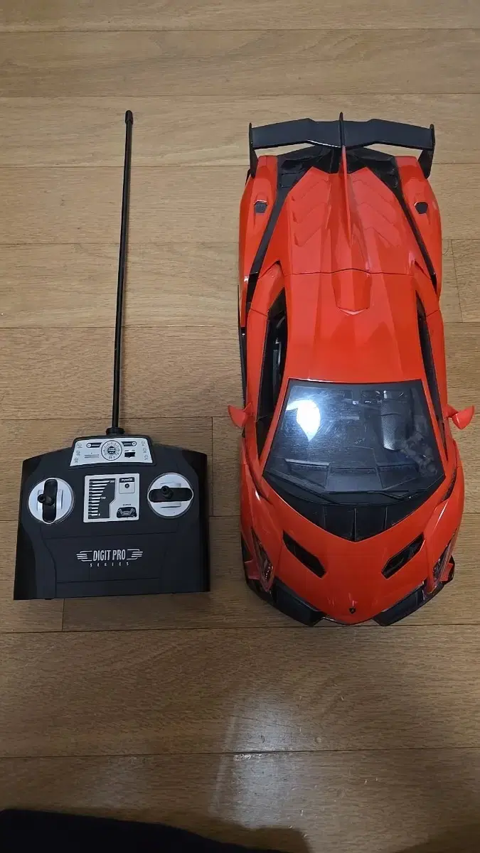 Lamborghini Veneno RC Car (Orange)