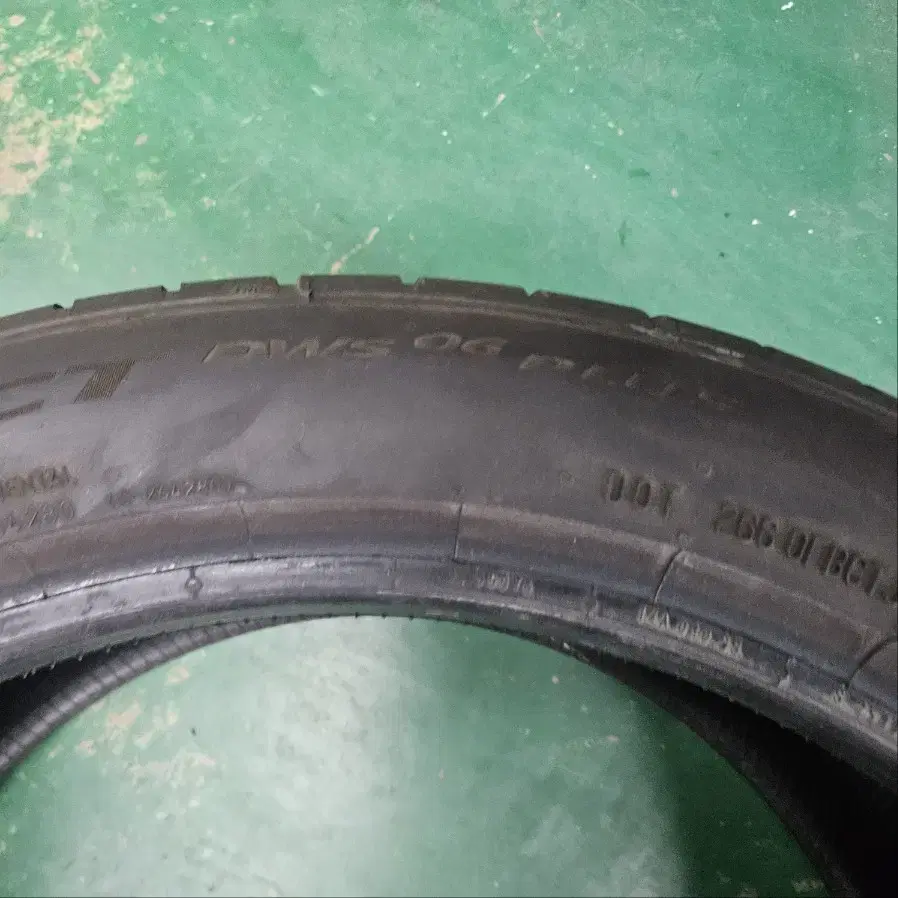 중고타이어 콘티넨탈 255/40R19 & 2554019 1개 팝니다.