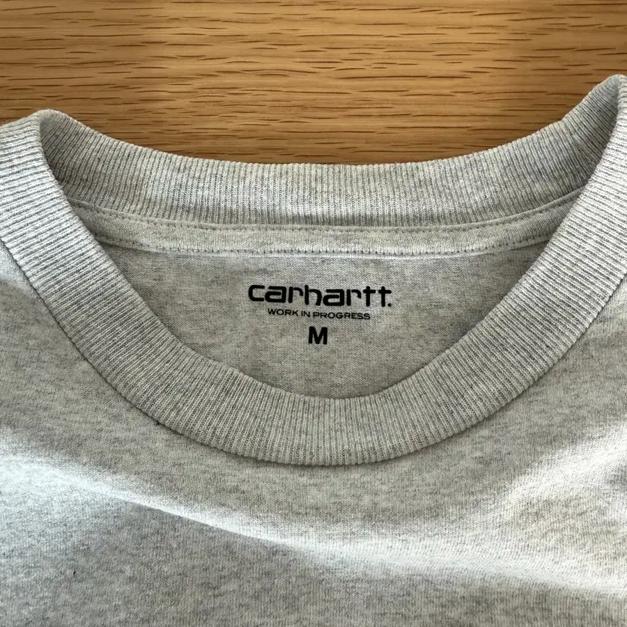 칼하트(Carhartt) 자수로고 티셔츠