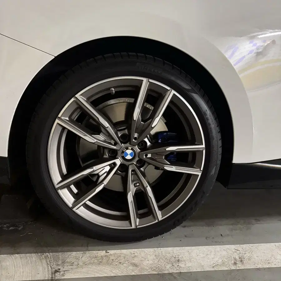 bmw 792m휠 피렐리 피제로(pz4) 타이어