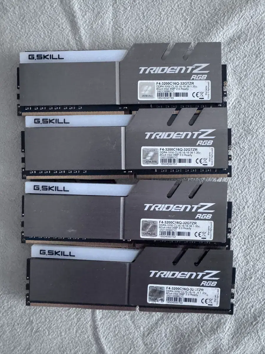 G.Skill 트라이던트Z RGB 램 DDR4 8GB 4개 팝니다