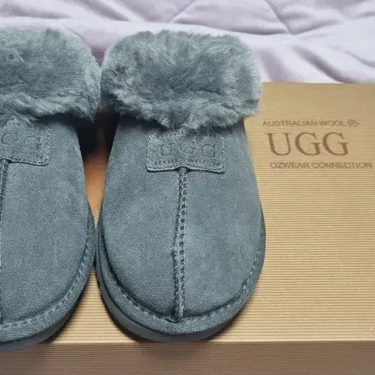 UGG 슬리퍼