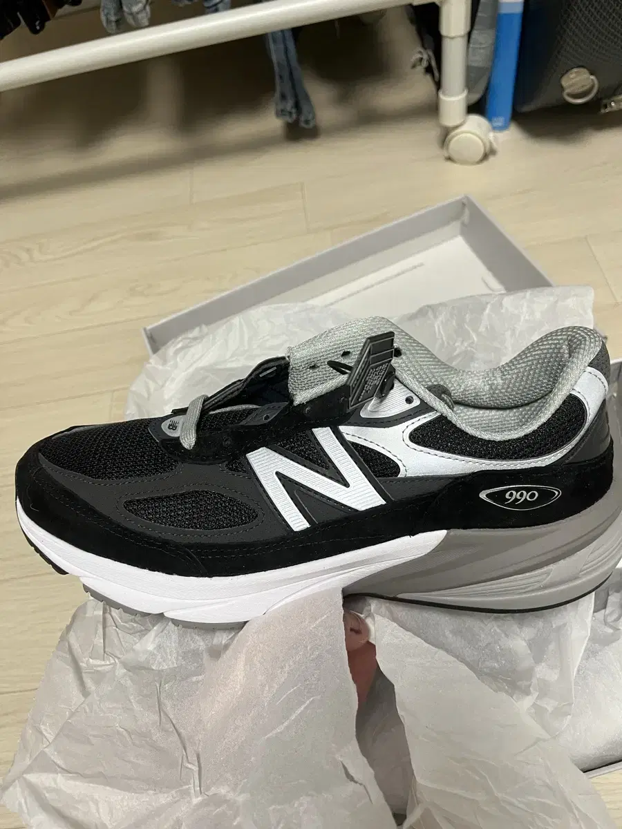 990v6 블랙 270 팝니다