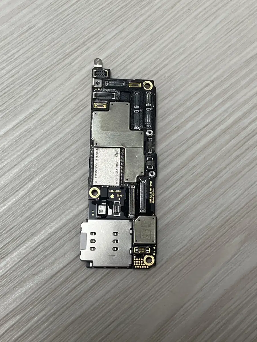 iPhone 15 Pro Max mainboard