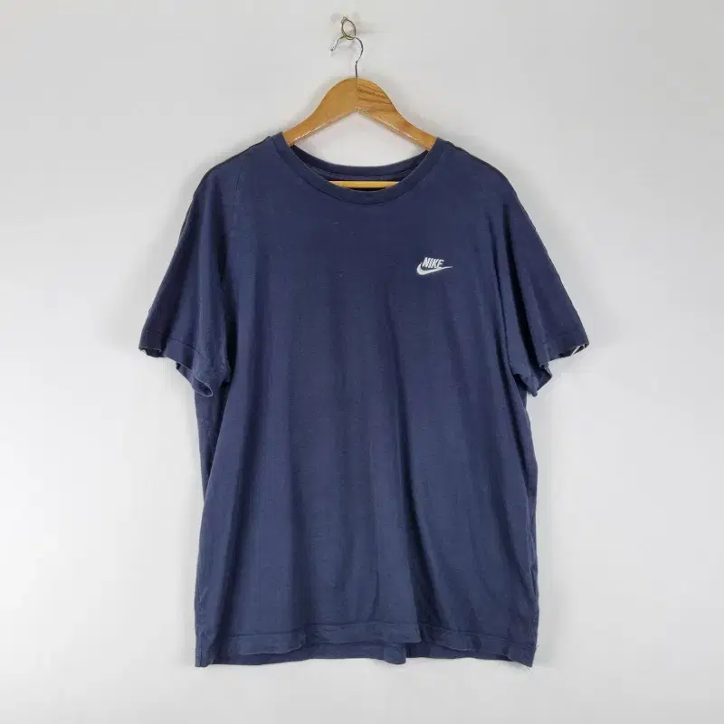 [중고] NIKE 스우시로고 라운드 반팔티셔츠 (남105) Z5429