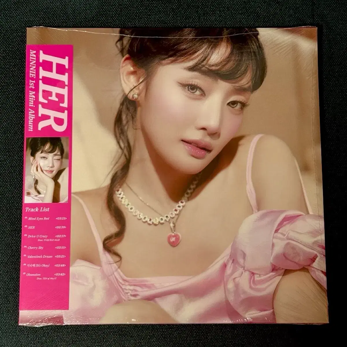 Gidle minnie 's MINNIE 1st Mini Album [HER] (Color LP) First Edition