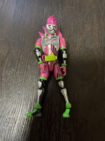 가면라이더 이그제이드 피규어 관절 가동