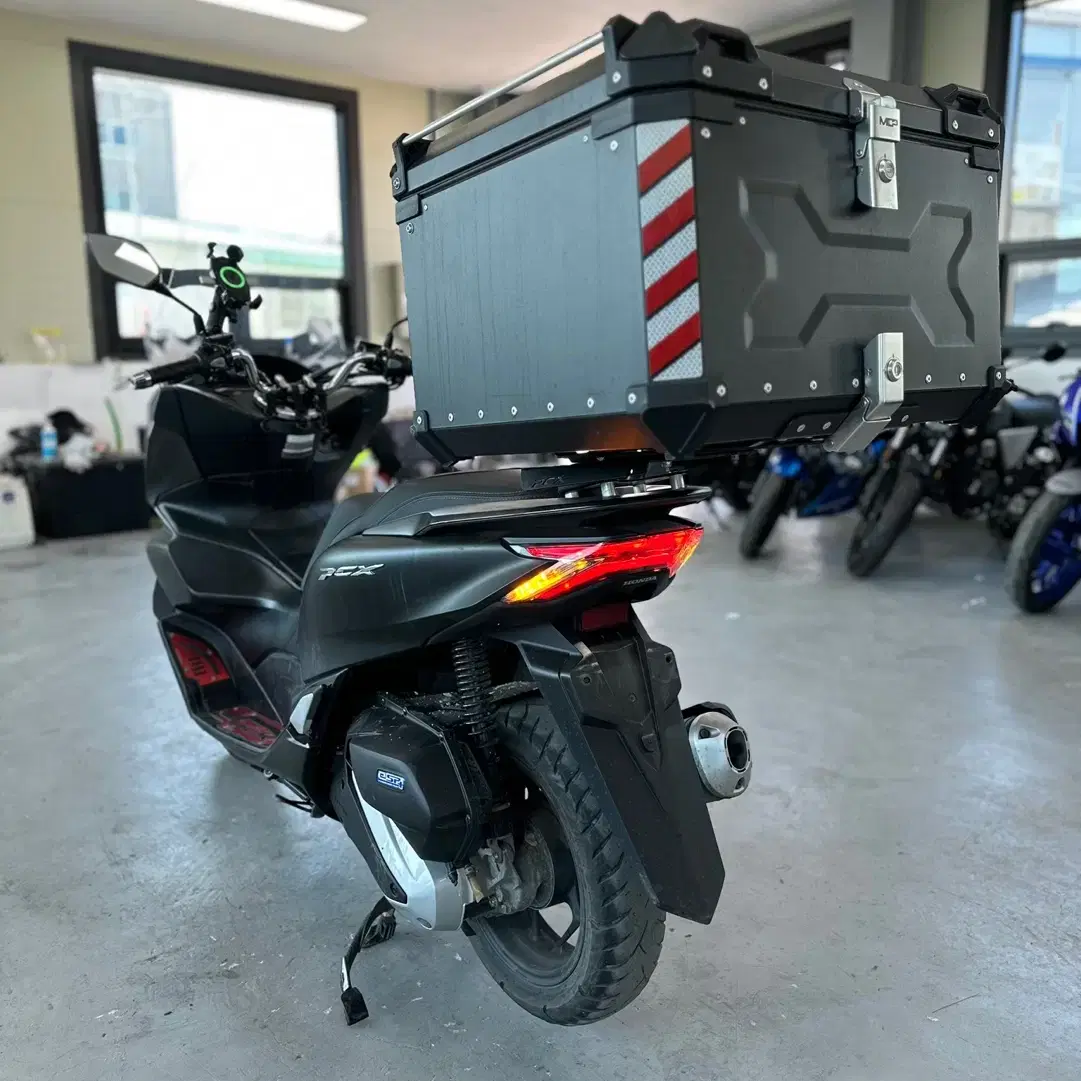 22년식 혼다 PCX125 ABS모델 1만Km 깔끔한 차량 판매합니다.