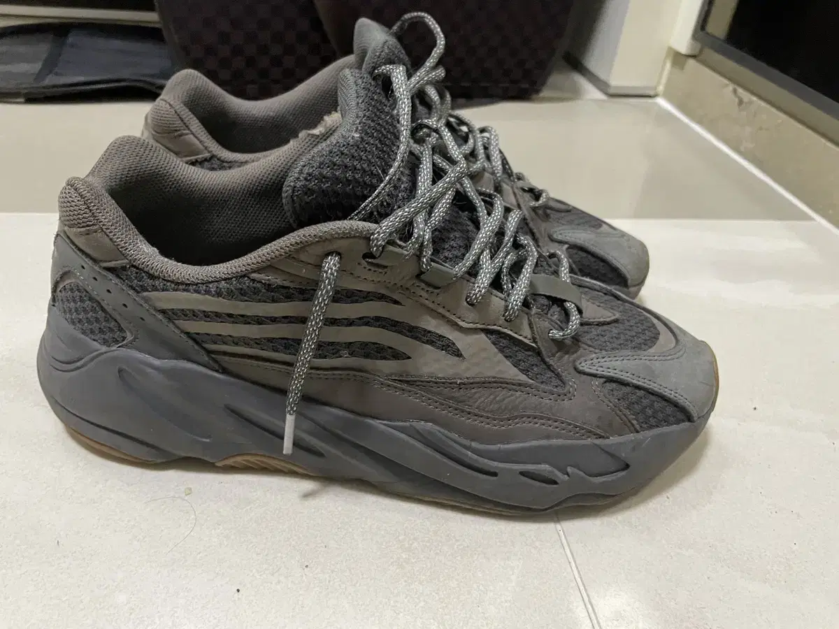 아디다스 이지 yeezy 700 v2 geode