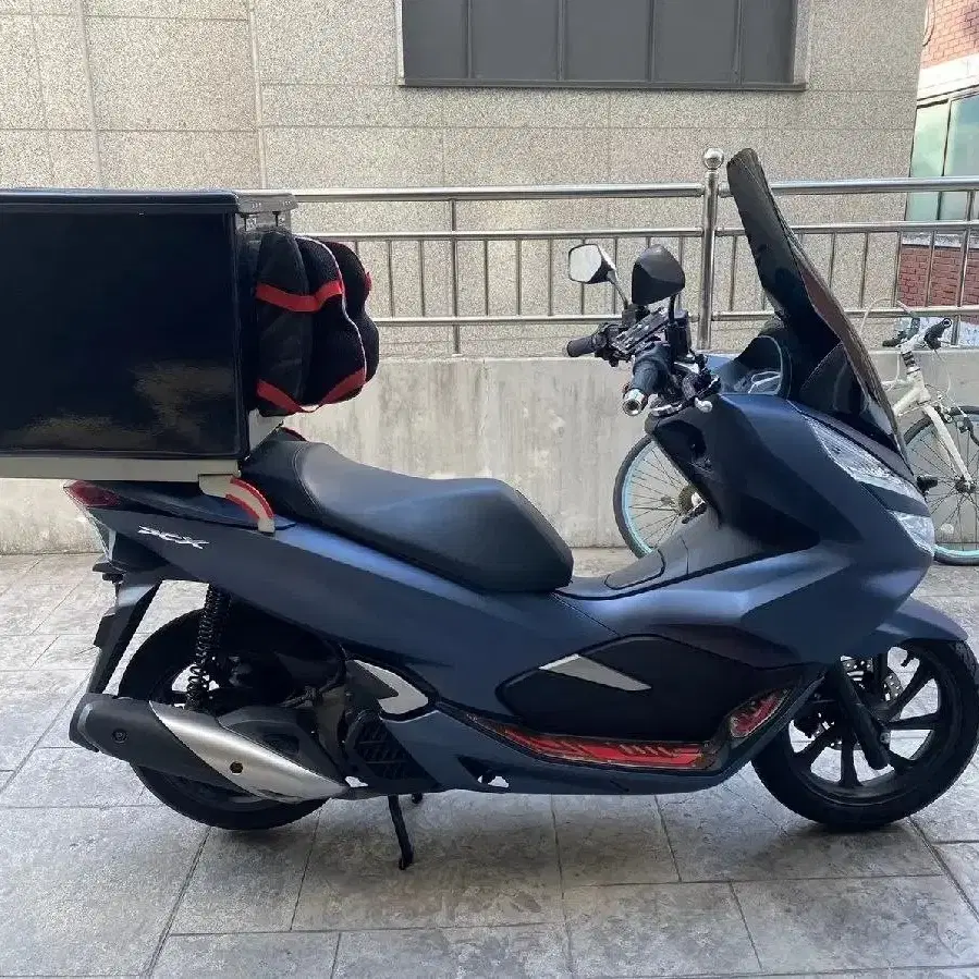 Pcx125 더뉴모델 20년식 블랙박스 투채널 배달세팅 판매합니다