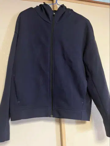 유니클로(UNIQLO) 네이비 후드 부착 풀 집업 맨투맨 자켓