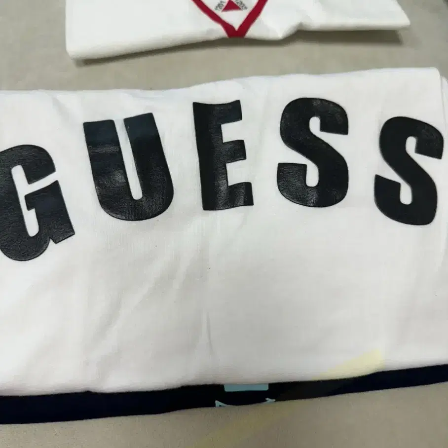 게스 guess 반팔티 여성 S