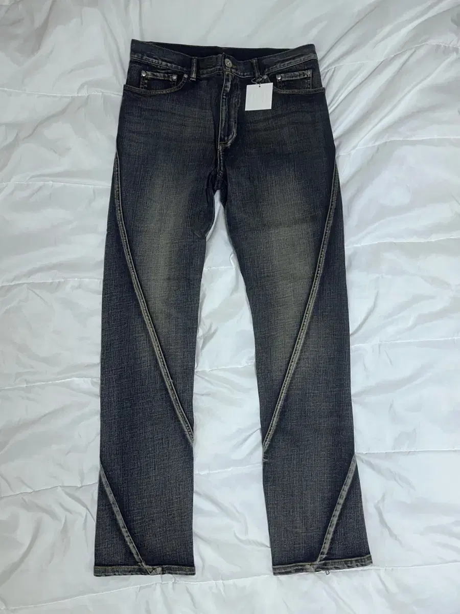 [3] nextdoorlips twisted zipper jean