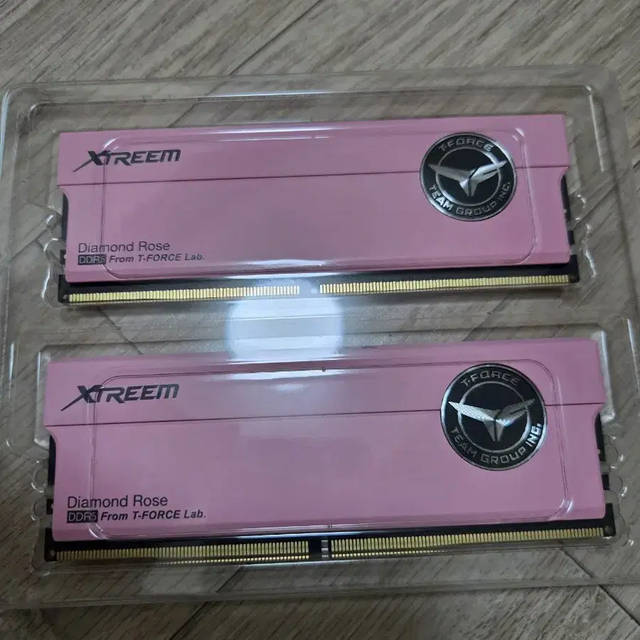 팀그룹 T-Force DDR5 7200 핑크 패키지 32Gb(16x2)