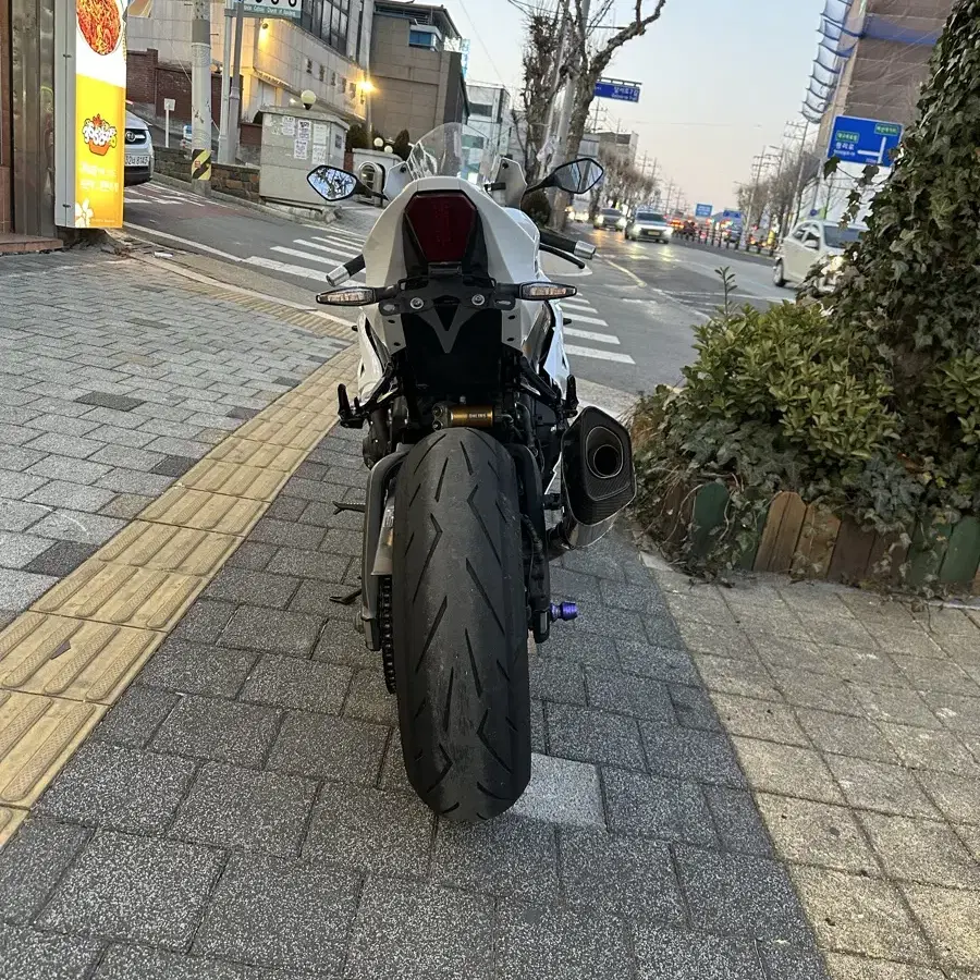 2018년식 GSX-R1000R 저렴하게 판매합니다.