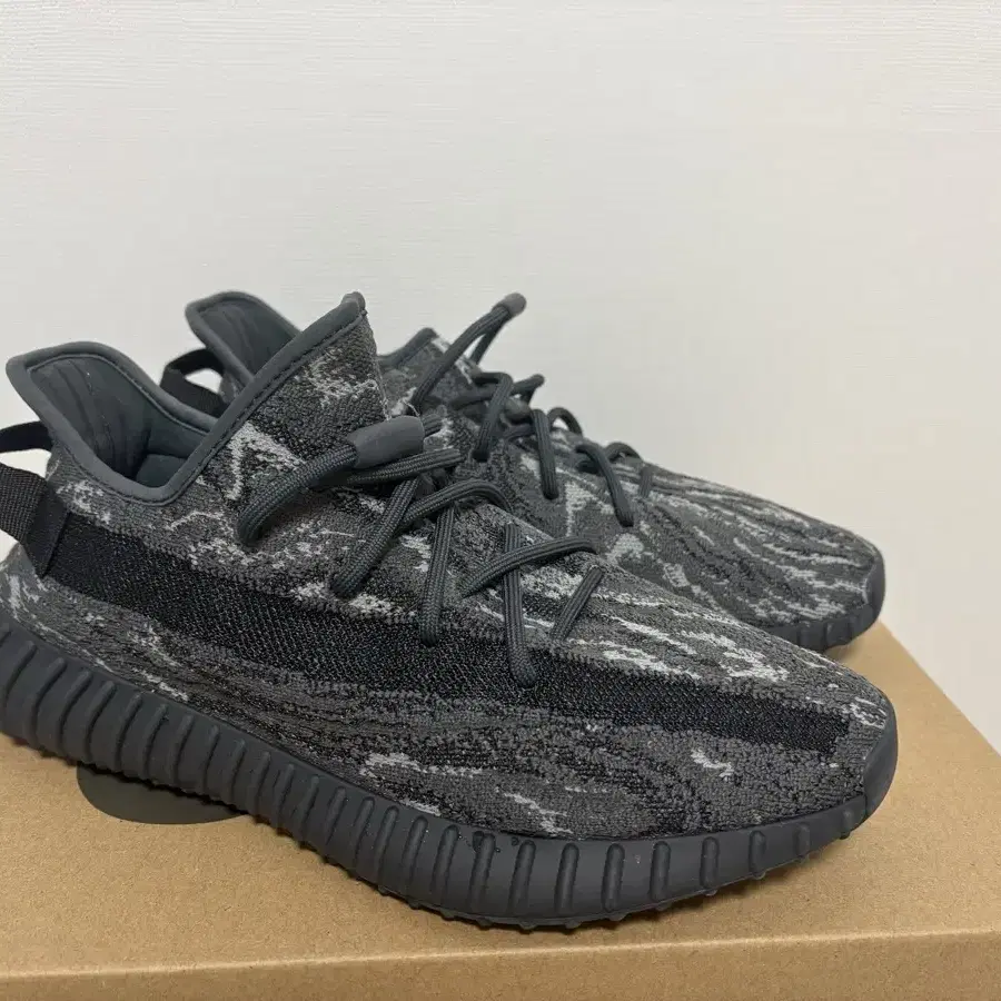 이지부스트 350 v2 MX Dark Salt 275