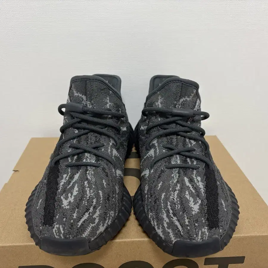 이지부스트 350 v2 MX Dark Salt 275