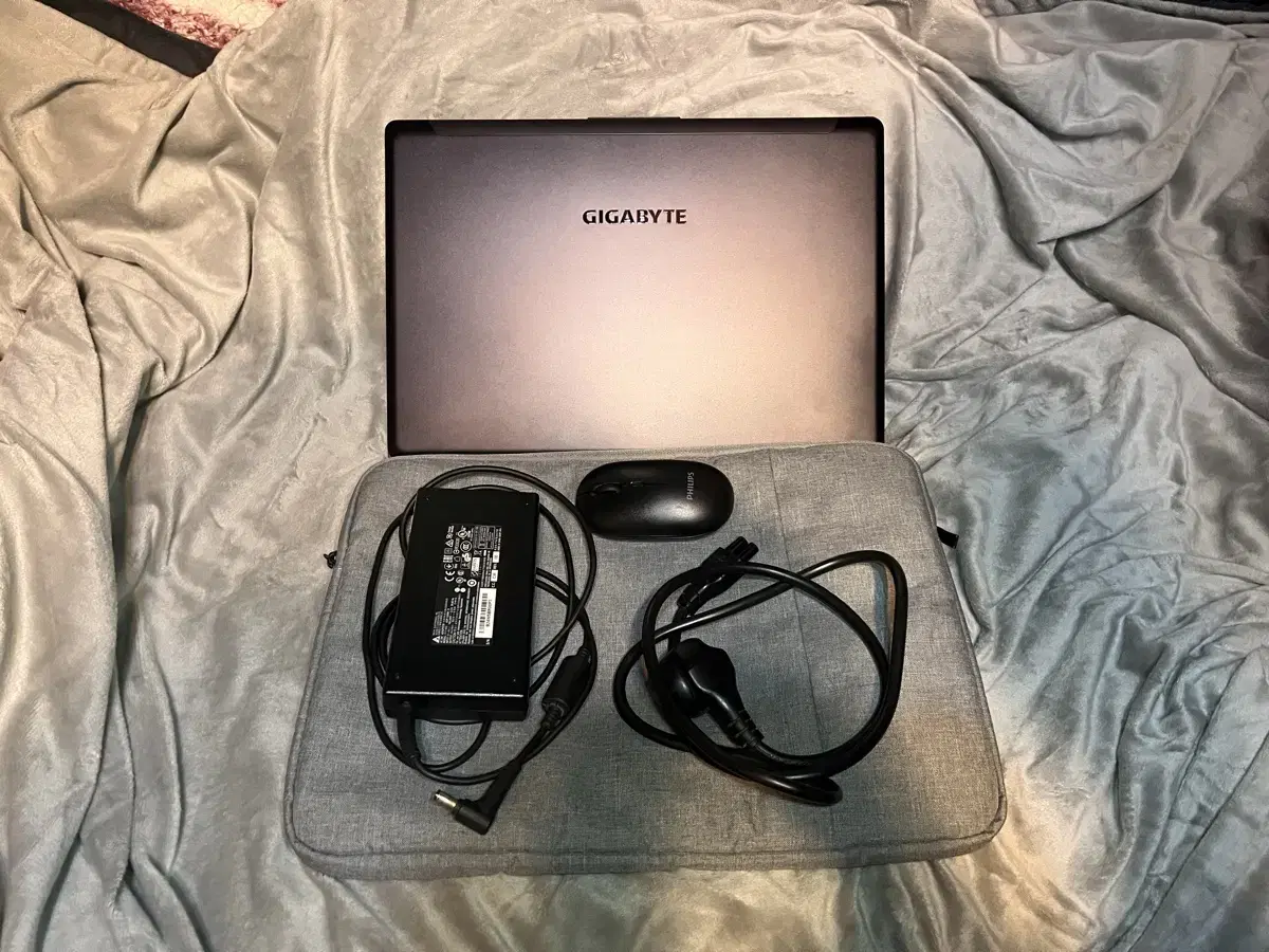 Gigabyte laptop i7 GTX960M. 16GB SSD128 HDD1TB