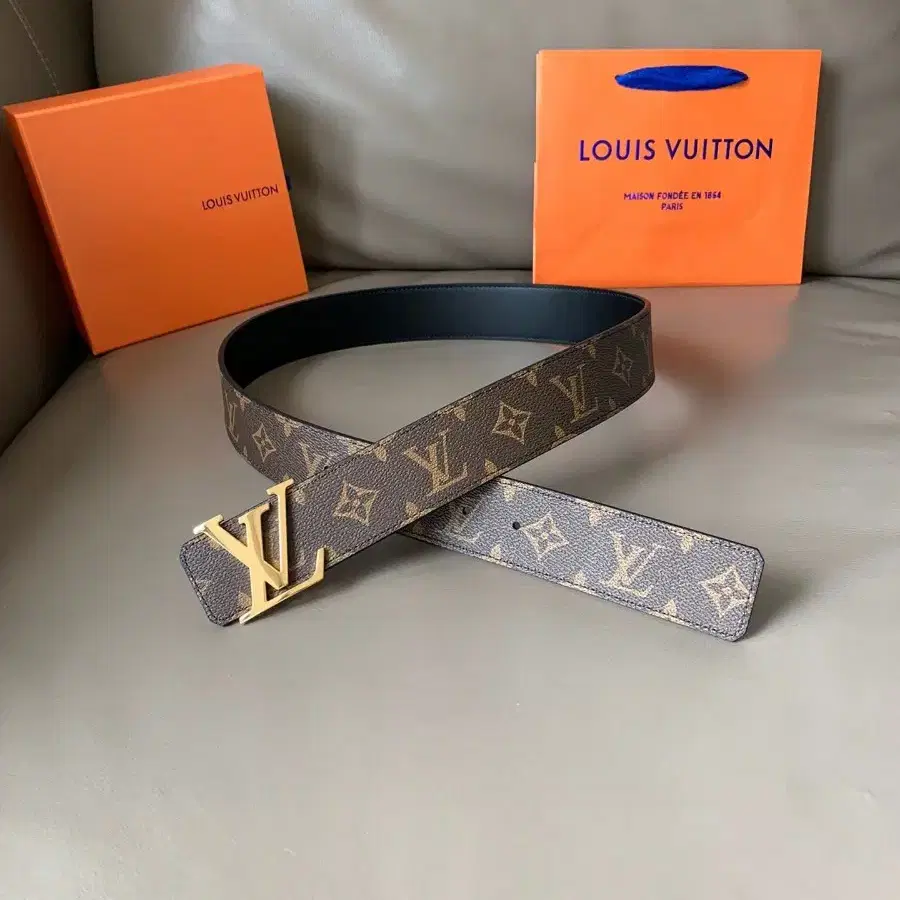 LOUIS VUITTON 벨트