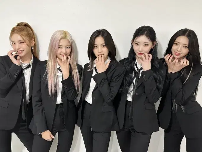 itzy official goods yuna ryujin lia yeji chaeryeong
