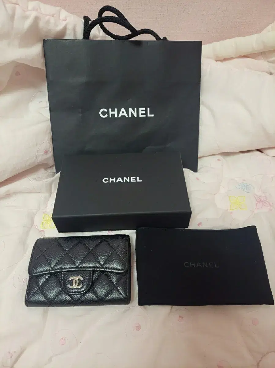 Genuine) Quick sale! Chanel Classic Caviar Flap Clasp Black Zipper Card Wallet