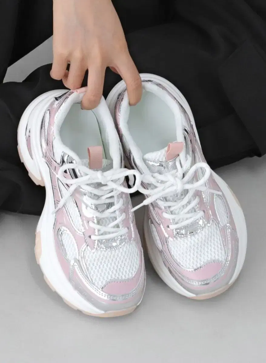 새제품 핑크 실버  chunky sneakers 230