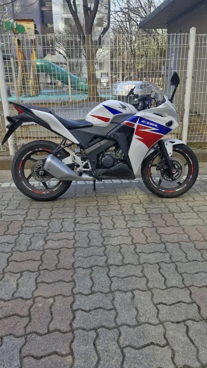 16년식 혼다 cbr 125r 건담 개인매물 판매합니다