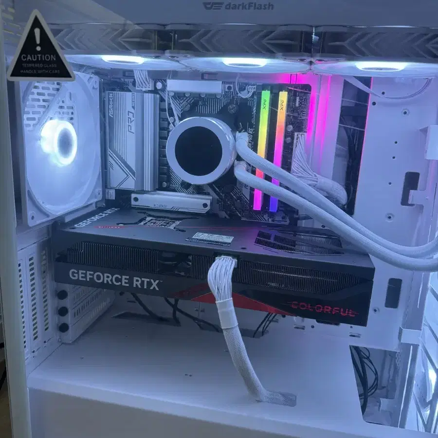 9800X3D 4070ti super 화이트 컴퓨터 본체