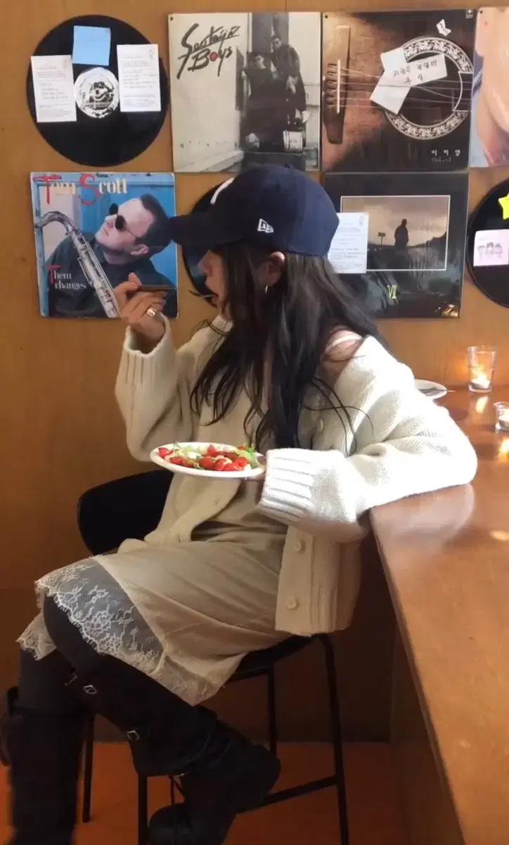 마크들리 딥뮤즈 드윌 아루드 모어댄예스터데이 프렌즈 울 가디건