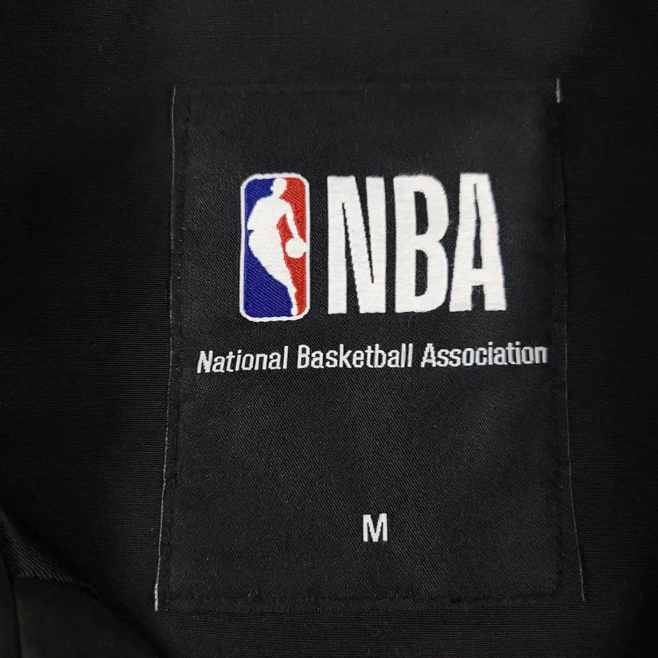 NBA 엔비에이 블랙 레드 화이트 배색 시카고불스 로고프린팅 하프집업 반