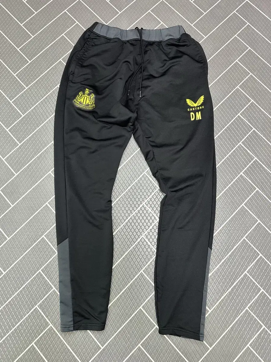 23-24 Training pants for Newcastle United staff