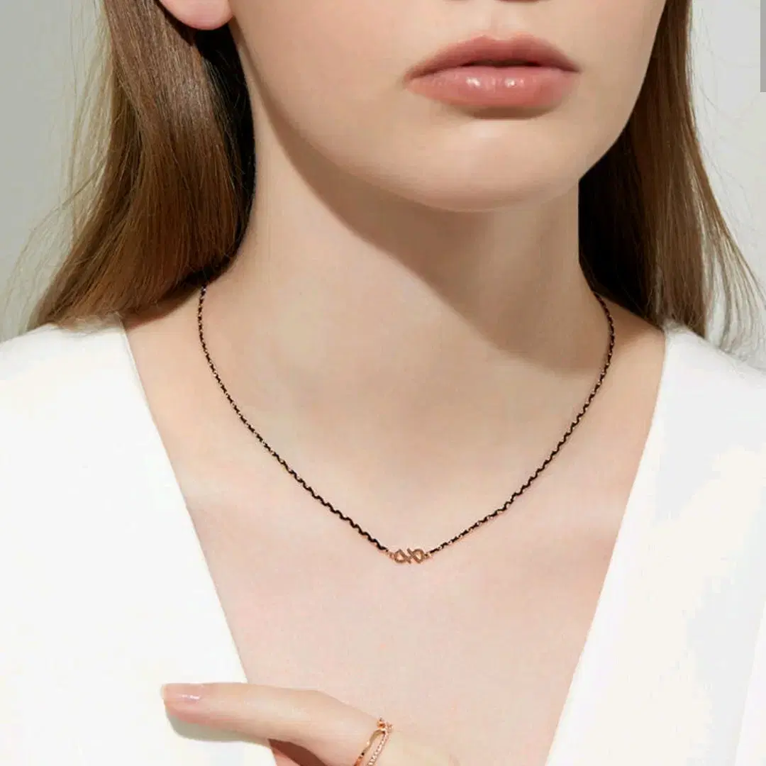 Stonehenge 14k silk choker