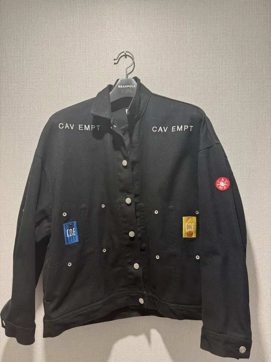 카브엠트 (CAV EMPT) 멀티포켓 자켓 팝니다.