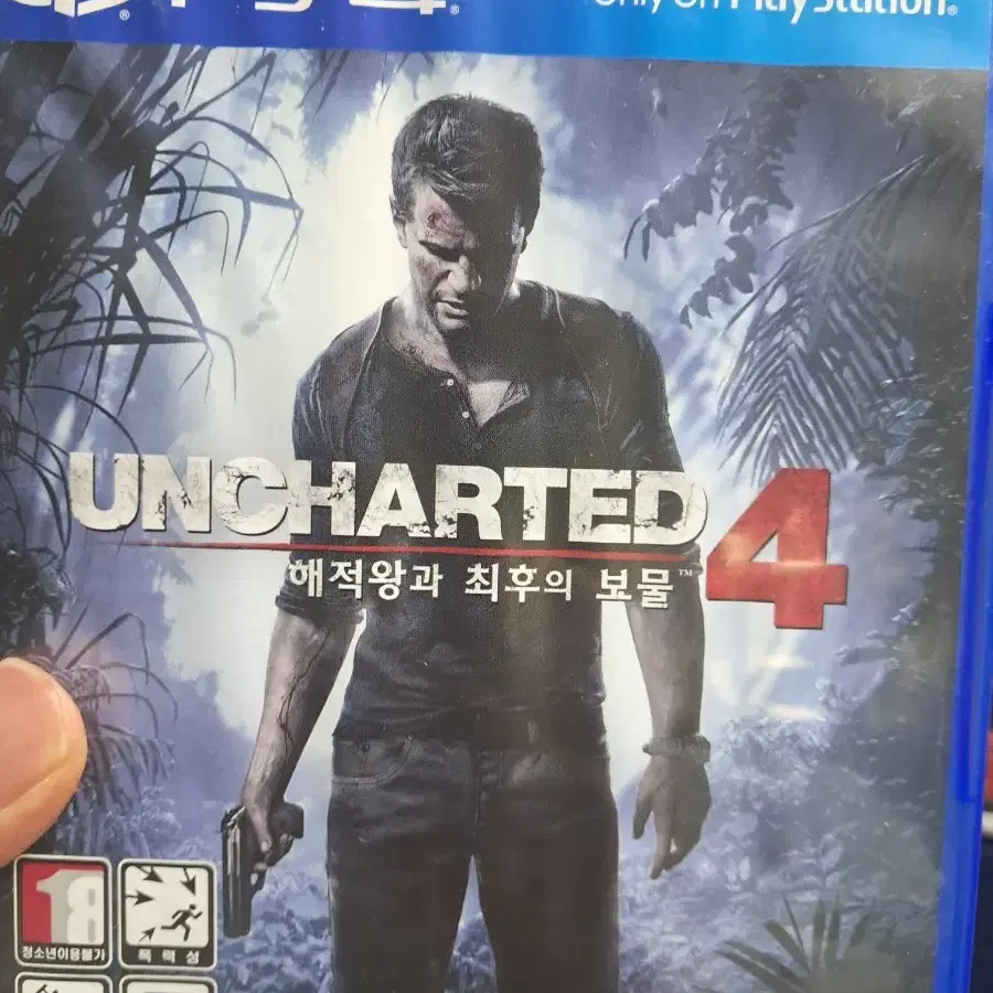 ps4 언차티드4 (표지 좀 쭈글쭈글함)