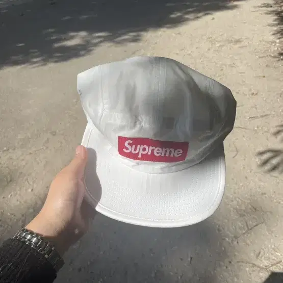 독일 베를린 슈프림 구매 화이트 스냅백 supreme