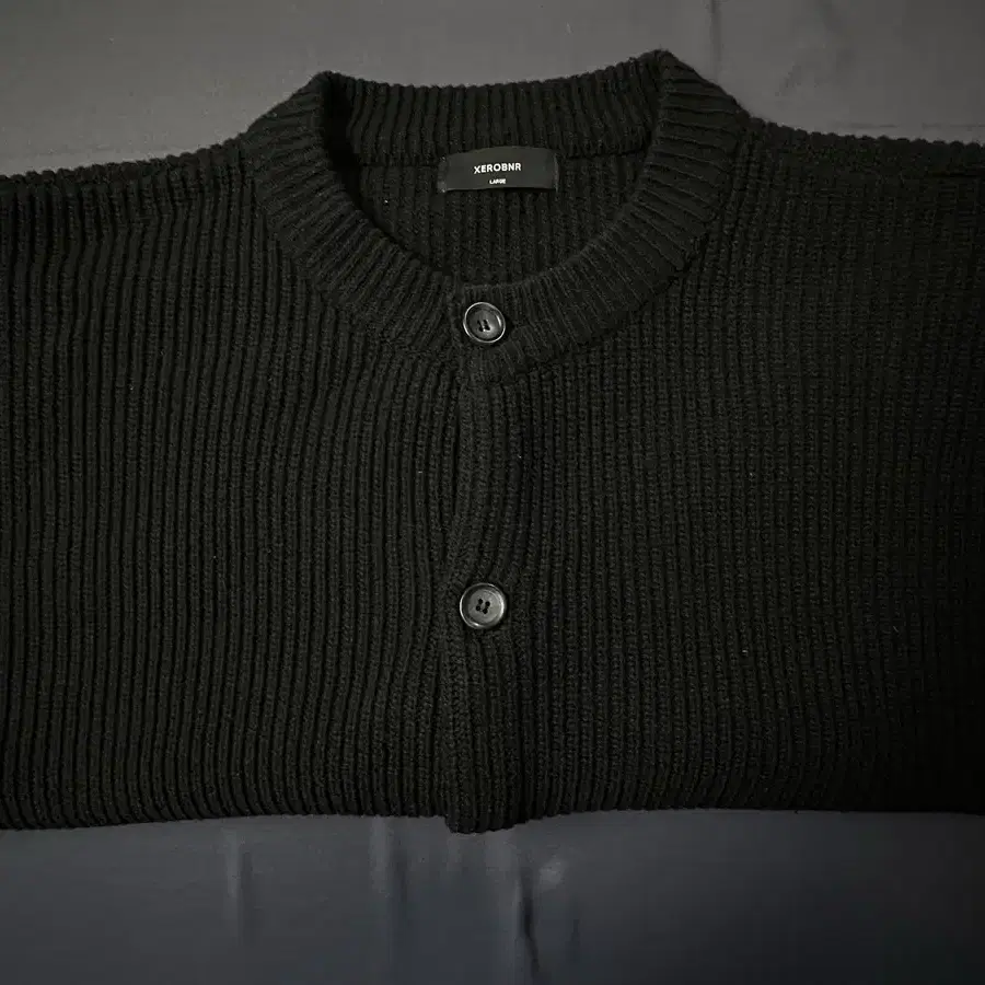 제로 Concise Round Neck Cardigan (BLACK)