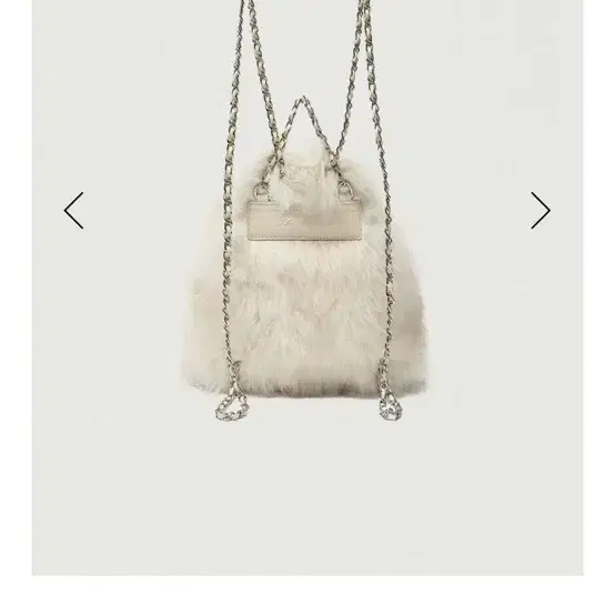 더바넷 Ivory Fur Drawstring Backpack