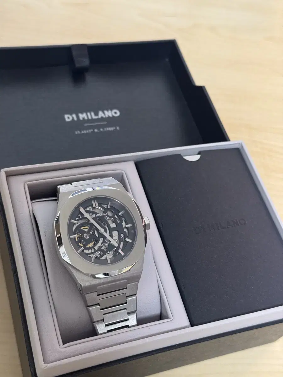 디원밀라노 D1 milano 스켈레톤 시계 판매합니다