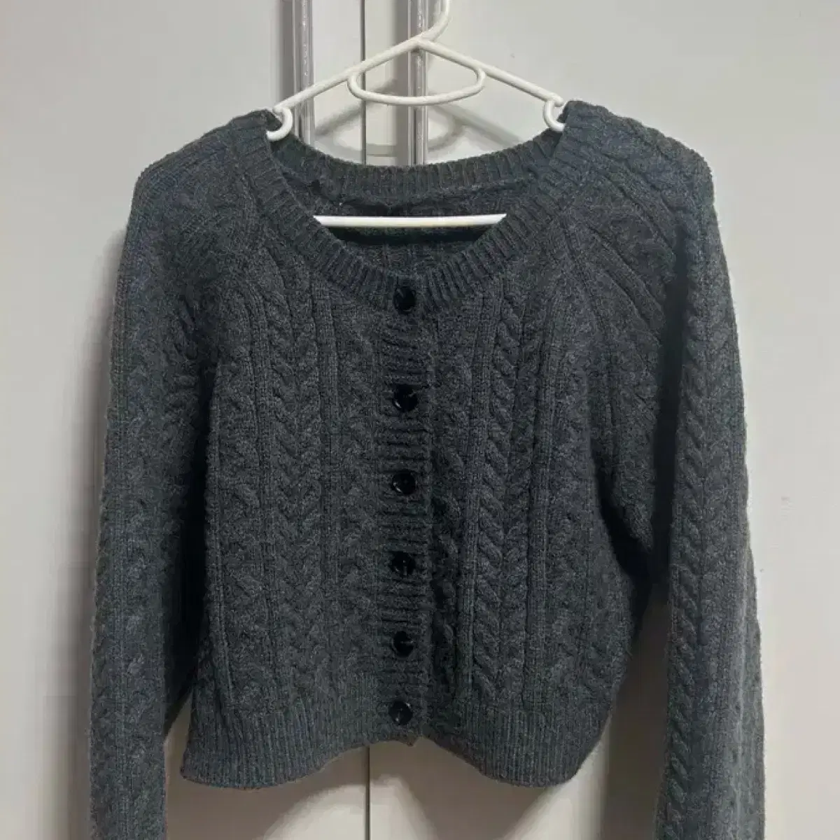 Cropped knit cardigan