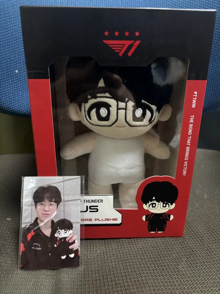 T1 Hanwha Life Insurance Zeus Choi Woo-je 20cm doll